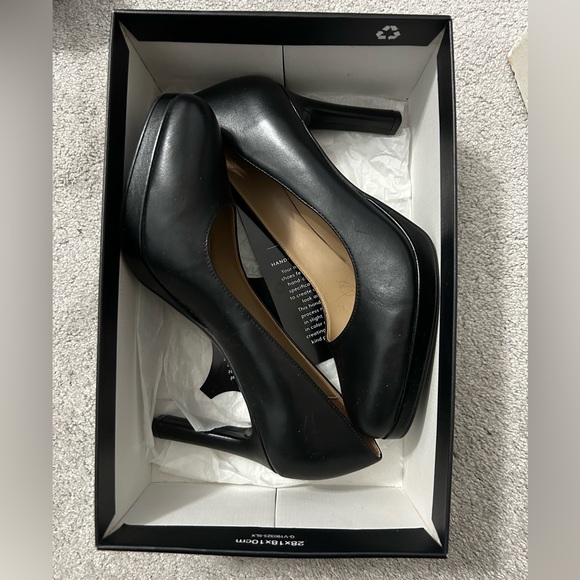 Naturalizer black leather heels model michelle - Picture 2 of 5